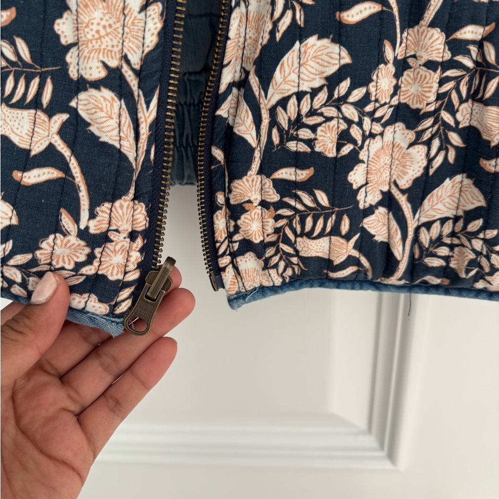 Reversible Blue Quilted Jacket with Floral Lining - Picture 7 of 7